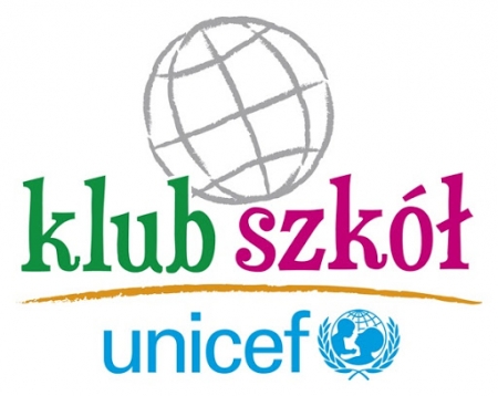 POMAGAMY, UCZESTNICZĄC W AKCJI UNICEF-u '' Prezenty bez pudła''