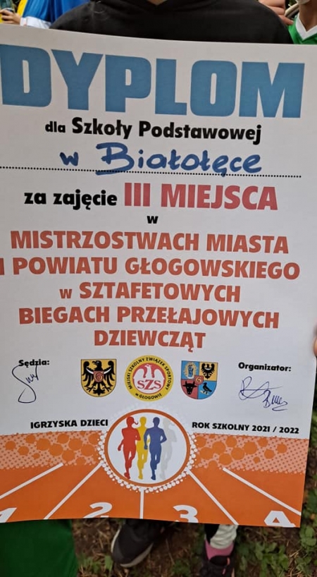 MISTRZOSTWA POWIATU W SZTAFETOWYCH BIEGACH PRZEŁAJOWYCH 